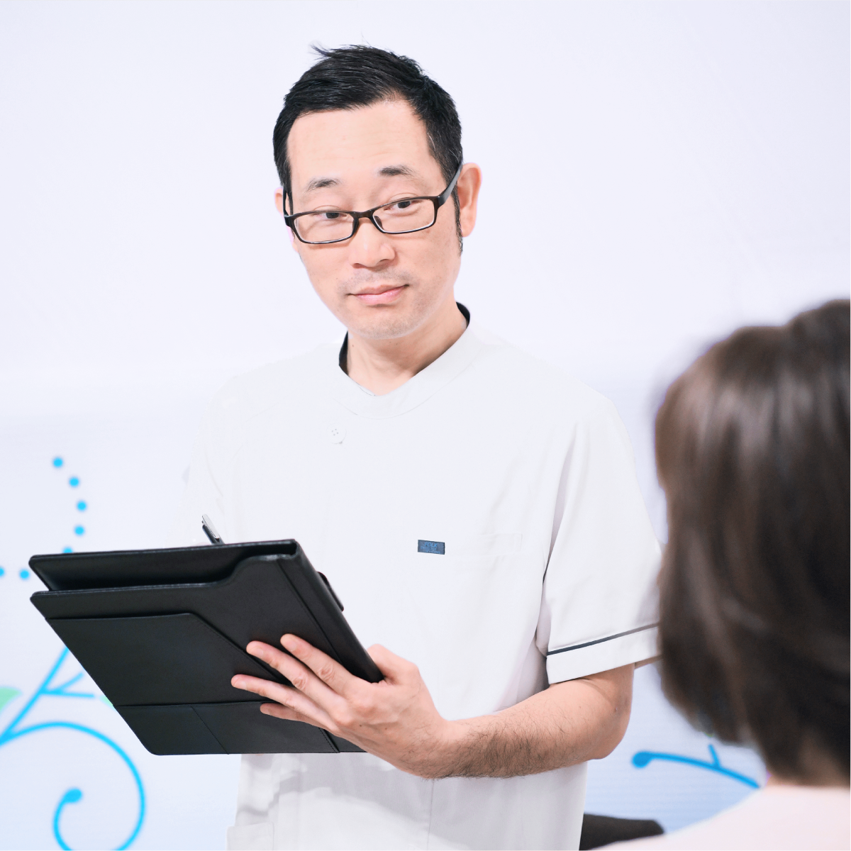 港区・赤坂の整体「リキュア」赤坂院の院長のカウンセリング風景