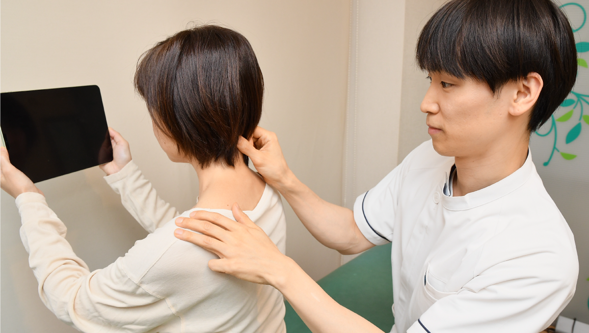 銀座・横浜の整体リキュアの視力回復・老眼改善コースの施術